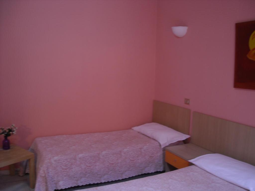 Hotel New Baby Казерта Номер фото